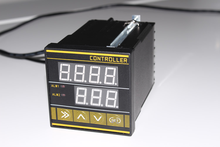 快乐海岸KC72B10 RS485总线智能温湿度控制器 MODBUS-RTU  主机侧面